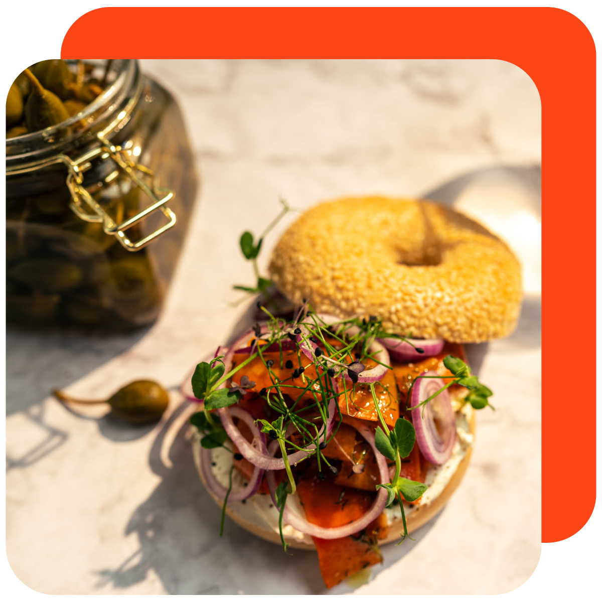 Lachs Bagel mit roten Zwiebeln